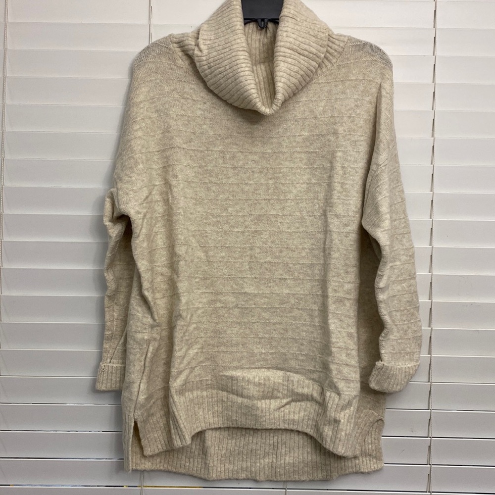 Old Navy oatmeal turtleneck tunic sweater size small